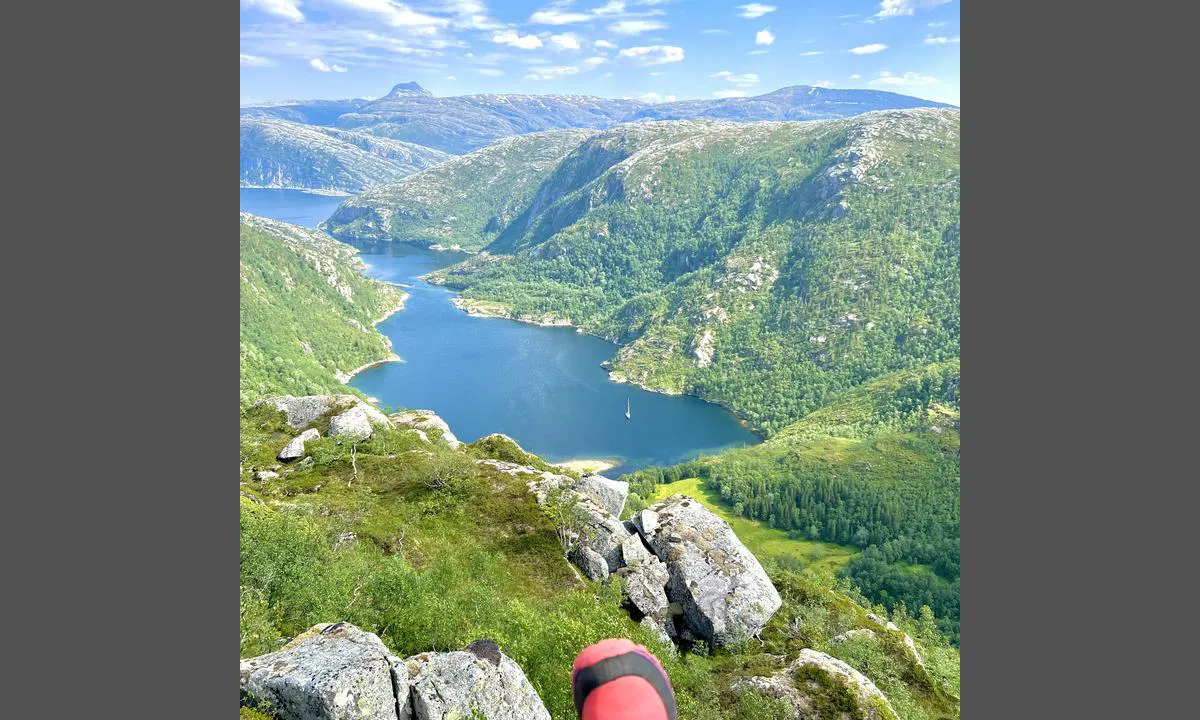 Langkilvågen: {"base": "no", "no": "Skadvika i Langkilen, Vistenfjorden. Gode ankringsforhold innerst i bukta.", "se": "Skadsvika i L\u00e5ngkilen, Vistenfjorden. Bra ankringsf\u00f6rh\u00e5llanden l\u00e4ngst in i bukten.", "en": "Skadvika in Langkilen, Vistenfjorden. Good anchorage conditions at the innermost part of the bay.", "da": "Skadvika i Langkilen, Vistenfjorden. Gode ankerforhold inderst i bugten."}
