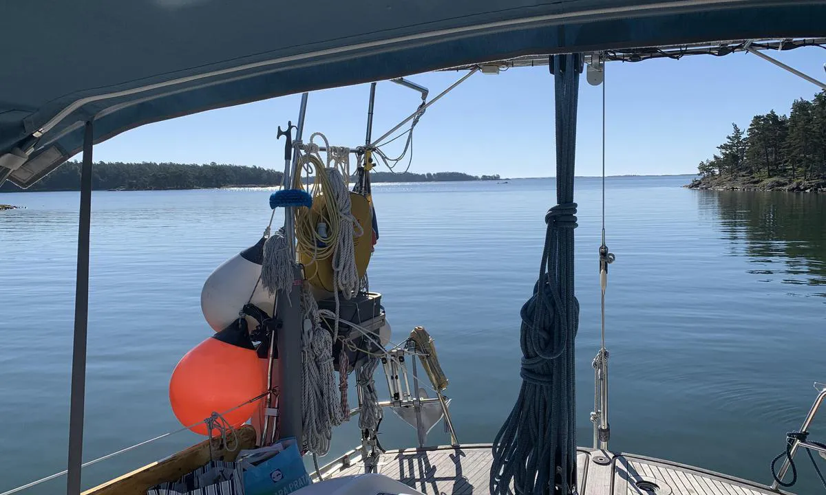 Langö - SXK Sörmland bouy: {"base": "se", "no": "Mot nord\u00f8st", "se": "Mot nordost", "en": "Northeastwards", "da": "Mod nord\u00f8st"}