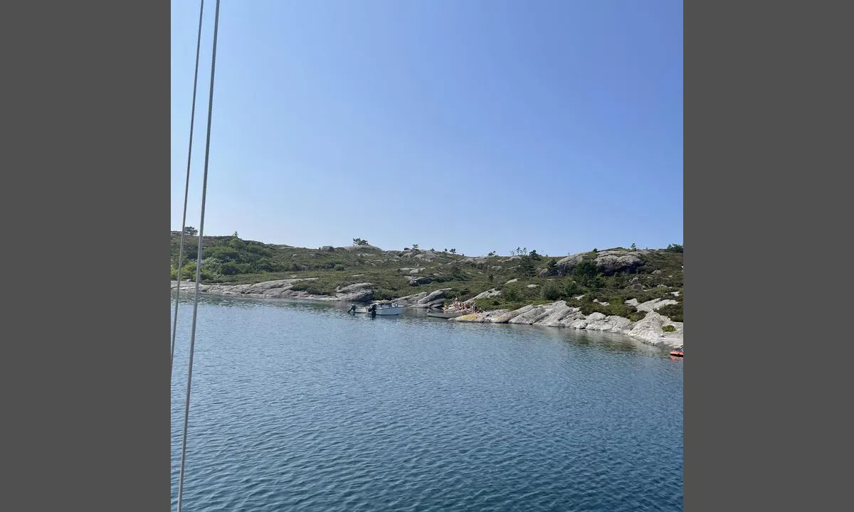 Langøy - Hauglandshella: {"base": "no", "no": "Popul\u00e6rt sted p\u00e5 finv\u00e6rsdager", "se": "Popul\u00e4r plats vid vackert v\u00e4der", "en": "Popular place on fair-weather days", "da": "Popul\u00e6rt sted p\u00e5 solskinsdage"}