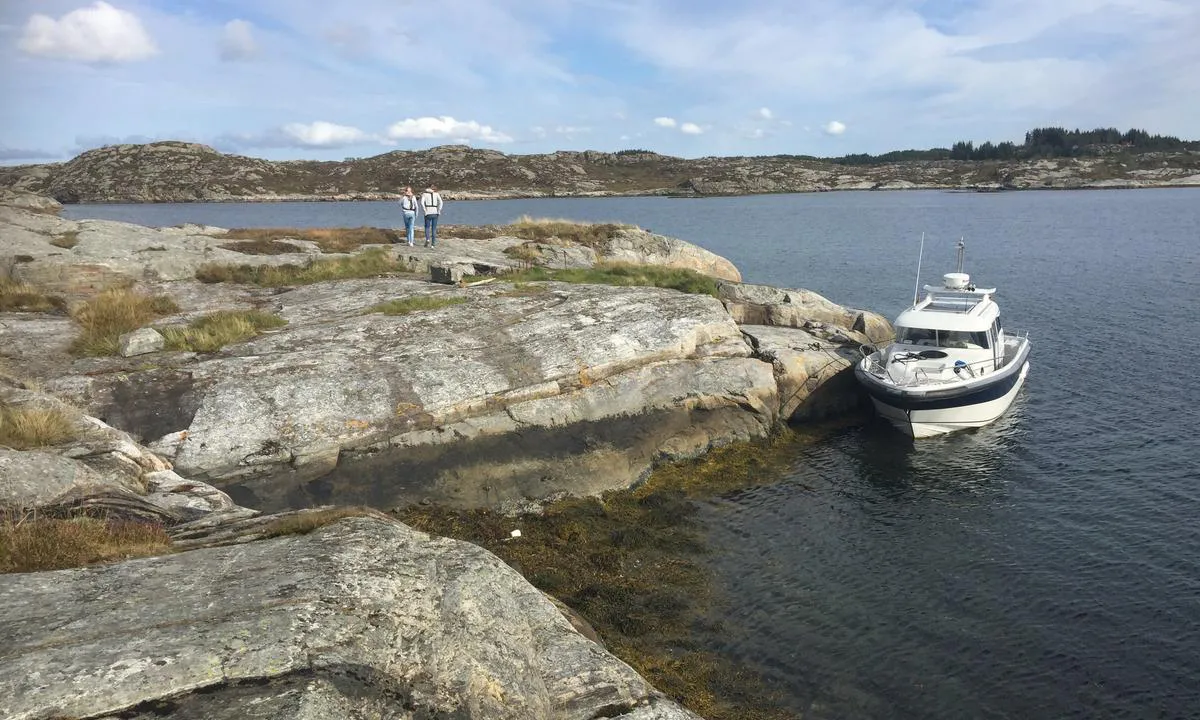 Langøyna: Longside fortøyning.