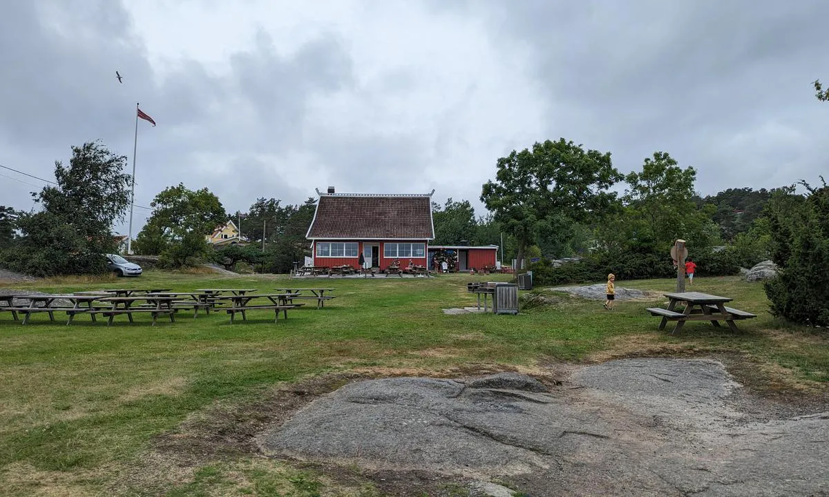 Larvik Seilforening: Restaurant and outdoor bbq area