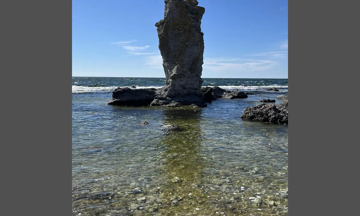 Lauterhorn: {"base": "se", "no": "Spaser fra havnen til Digerhuvud, utrolig vakkert", "se": "Promenad fr\u00e5n hamnen till Digerhuvud, otroligt vackert", "en": "Walk from the harbor to Digerhuvud, incredibly beautiful", "da": "Spadseretur fra havnen til Digerhuvud, utroligt smukt"}