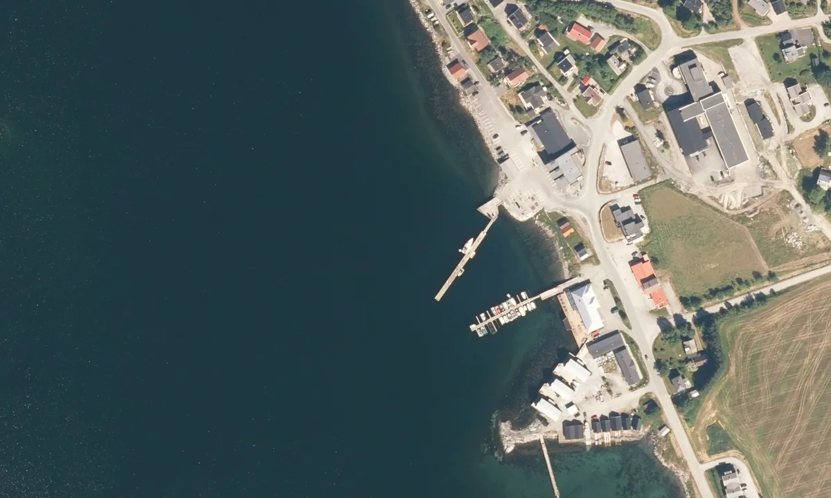 Flyfoto av Lauvsnes Gjestehavn