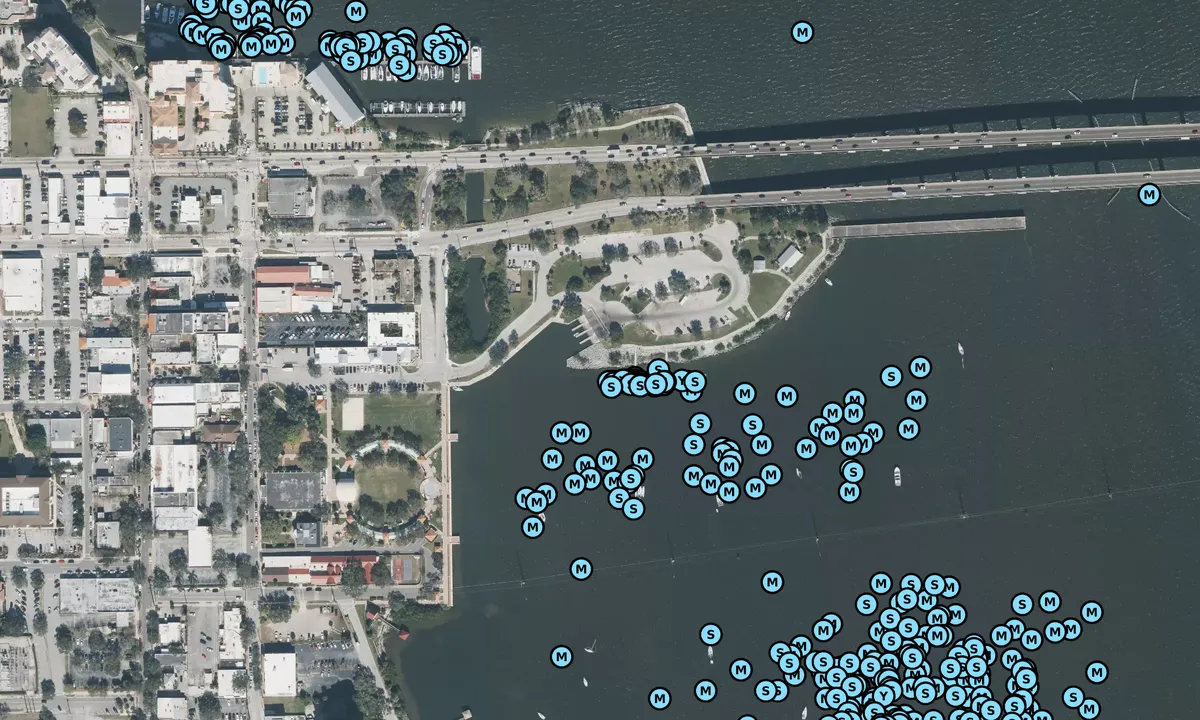 Satelite image of Lee Wenner Park, Day Use and Overnight Docks, Muni