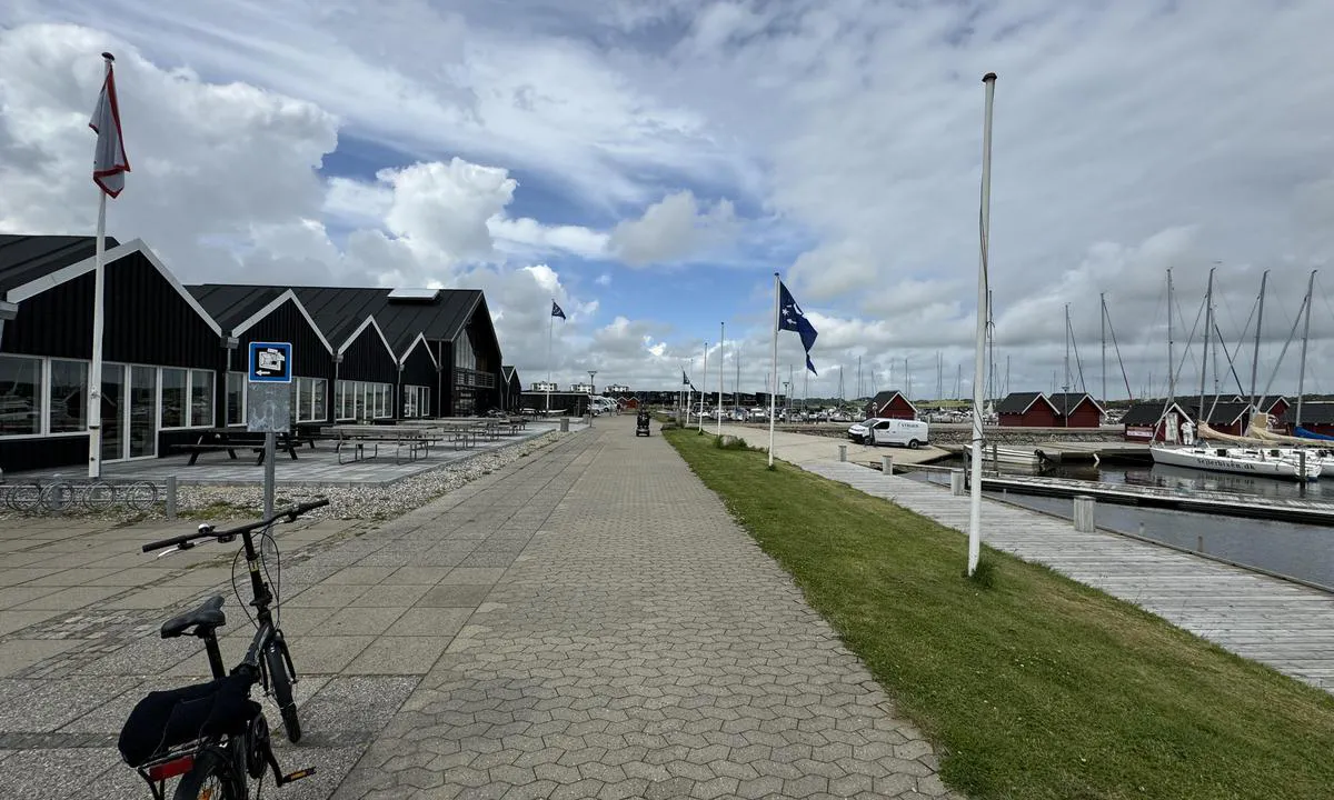 Holstebro-Struer Lystbådehavn: {"base": "no", "no": "Flotte service bygg", "se": "Fina servicebyggnader", "en": "Beautiful service buildings", "da": "Flotte service bygninger"}