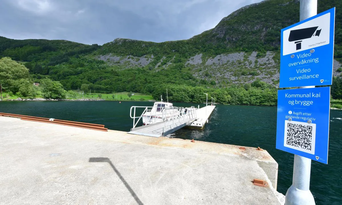Lestovika: {"base": "no", "no": "God kommunal kai", "se": "Bra kommunal kaj", "en": "Good municipal quay", "da": "God kommunal kaj"}