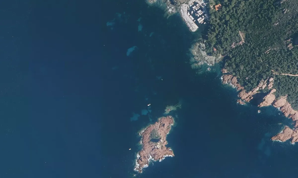 Flyfoto av L'île d'Or
