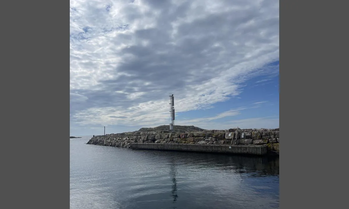 Lillehavn: {"base": "no", "no": "Gjestebryggen ved moloen", "se": "G\u00e4stbryggan vid piren", "en": "The guest pier by the breakwater", "da": "G\u00e6stebroen ved molen"}