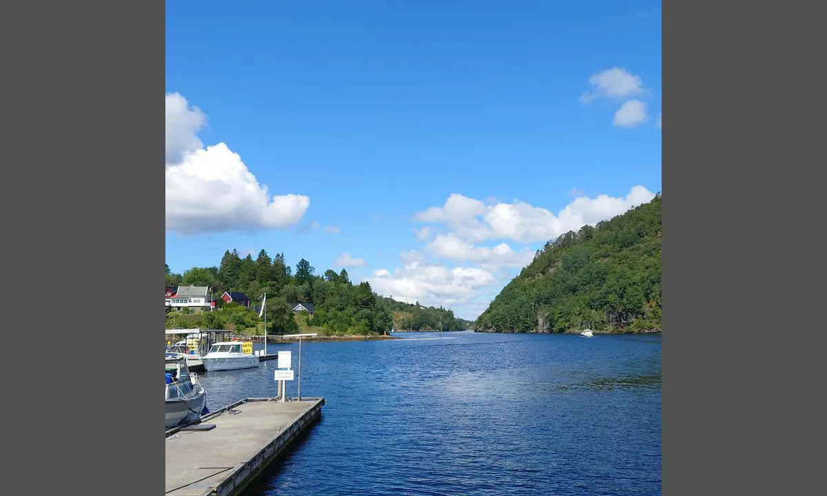 {"base": "no", "no": "Nordre innl\u00f8pet til Litlebergen", "se": "Norra inloppet till Litlebergen", "en": "Northern entrance to Litlebergen", "da": "Den nordlige indsejling til Litlebergen"}