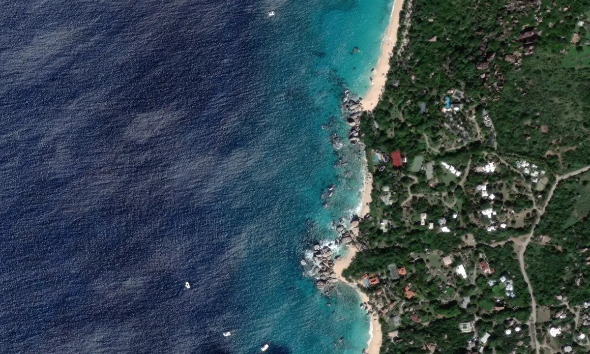 Flyfoto av Little Trunck Bay