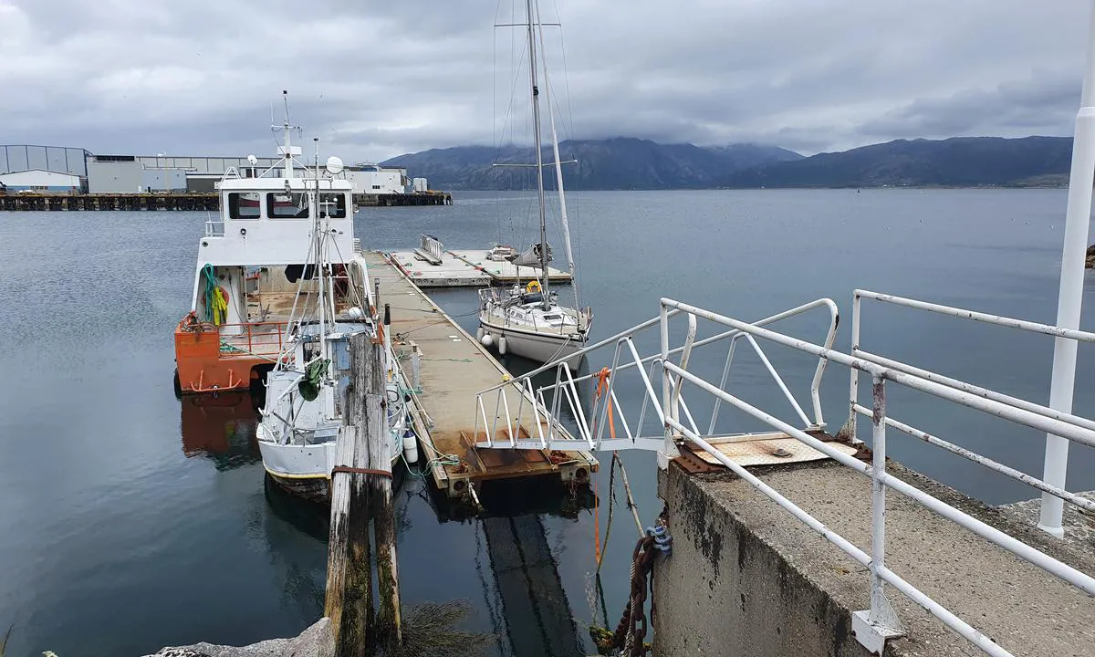 Lødingen - Vesterålen: Den innerste flytebryggen.