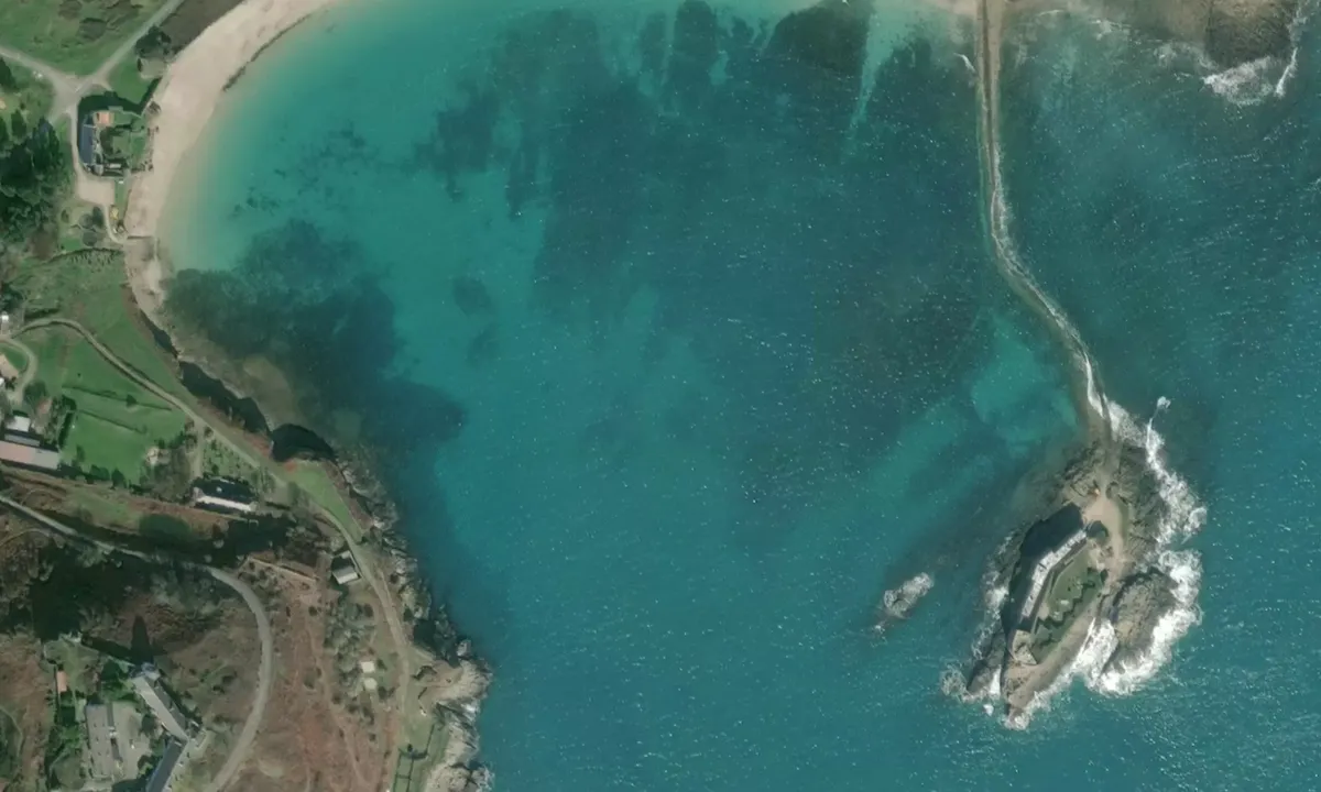 Flyfoto av Longy Bay