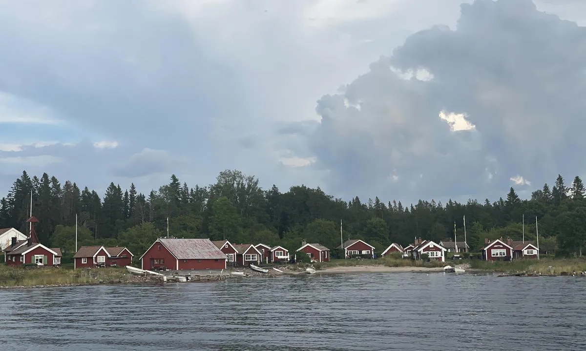 Lövgrund - SXK Eggegrund bouy: Fishing village.