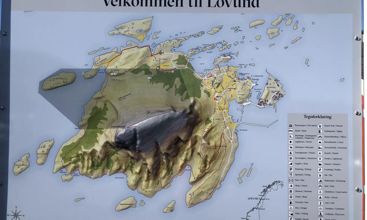 {"base": "no", "no": "Oversiktskart Lovund.", "se": "\u00d6versiktskarta Lovund.", "en": "Overview map Lovund.", "da": "Oversigtskort Lovund."}