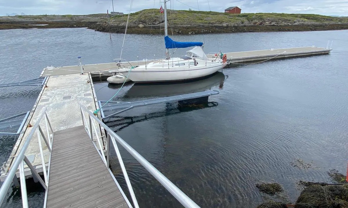 Lovund, Hamnholmen