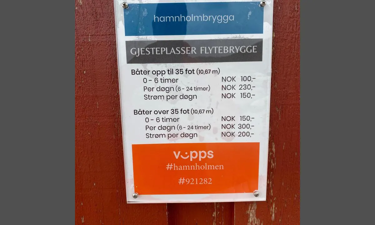 Lovund, Hamnholmen
