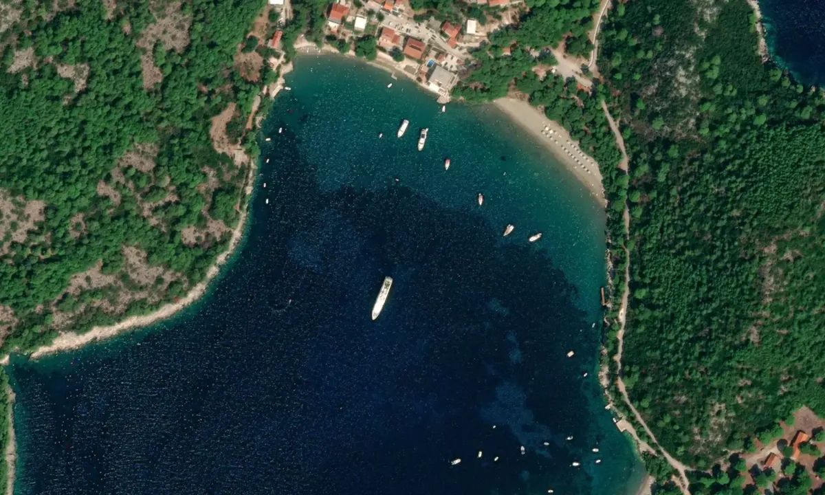 Flyfoto av Luka Saplunara