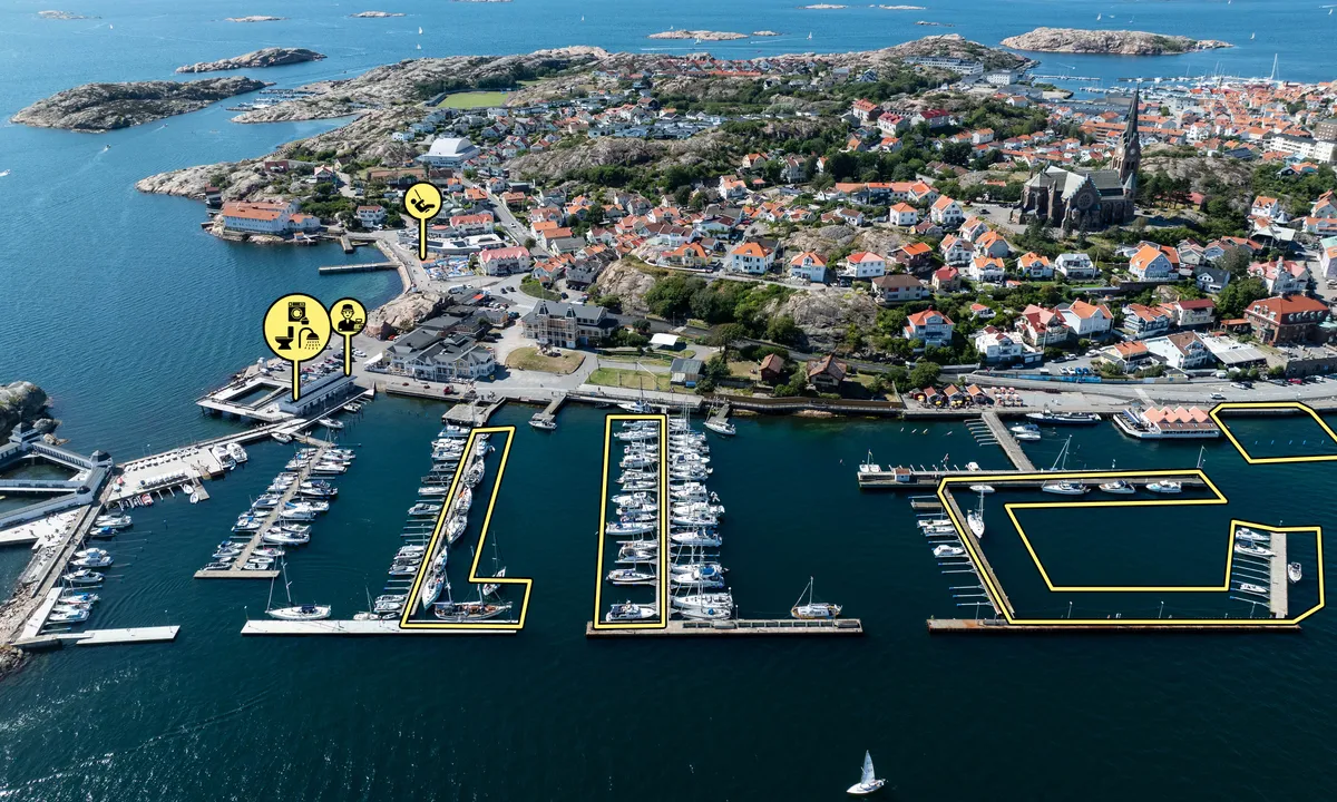 Lysekil Gästhamn - Havsbadet: {"base": "no", "no": "Innseilingen helt til venstre i bildet er for faste beboere, den i midten er i sj\u00f8kartet merket med dybde 2,2m men vi kom oss inn med 2,6m kj\u00f8l", "se": "Inseglingen l\u00e4ngst till v\u00e4nster i bilden \u00e4r f\u00f6r fasta boende, den i mitten \u00e4r i sj\u00f6kortet markerad med djup 2,2m men vi kom in med 2,6m k\u00f6l", "en": "The entrance all the way to the left in the picture is for permanent residents, the one in the middle is marked on the nautical chart with a depth of 2.2m but we managed to get in with a 2.6m keel.", "da": "Indsejlingen helt til venstre i billedet er for faste beboere, den i midten er i s\u00f8kortet markeret med dybde 2,2m, men vi kom ind med 2,6m k\u00f8l", "fr": "L'entr\u00e9e compl\u00e8tement \u00e0 gauche sur l'image est r\u00e9serv\u00e9e aux r\u00e9sidents permanents, celle au centre est indiqu\u00e9e sur la carte marine avec une profondeur de 2,2m, mais nous y sommes entr\u00e9s avec un tirant d'eau de 2,6m.", "de": "Die Einfahrt ganz links im Bild ist f\u00fcr feste Einwohner, die mittlere ist in der Seekarte mit einer Tiefe von 2,2m markiert, aber wir kamen mit einem 2,6m Tiefgang hinein.", "es": "La entrada de navegaci\u00f3n a la izquierda de la imagen es para los residentes permanentes, la del medio est\u00e1 marcada con una profundidad de 2.2m en la carta n\u00e1utica, pero logramos entrar con un calado de 2.6m.", "it": "L'ingresso pi\u00f9 a sinistra nell'immagine \u00e8 per i residenti fissi, quello al centro \u00e8 segnato sulla mappa nautica con una profondit\u00e0 di 2,2m, ma siamo riusciti a entrare con una chiglia di 2,6m", "pt": "A entrada mais \u00e0 esquerda na imagem \u00e9 para residentes fixos, a do meio est\u00e1 indicada na carta n\u00e1utica com uma profundidade de 2,2m, mas n\u00f3s conseguimos entrar com um calado de 2,6m", "nl": "De doorgang helemaal links op de foto is voor vaste bewoners, die in het midden is op de zeekaart gemarkeerd met een diepte van 2,2m, maar wij konden binnenkomen met een kiel van 2,6m.", "pl": "Podej\u015bcie ca\u0142kowicie po lewej stronie zdj\u0119cia jest przeznaczone dla sta\u0142ych mieszka\u0144c\u00f3w, to po\u015brodku jest oznaczone na mapie morskiej g\u0142\u0119boko\u015bci\u0105 2,2m, ale weszli\u015bmy z 2,6m zanurzeniem.", "uk": "\u0412\u0445\u043e\u0434 \u043d\u0430 \u0441\u0430\u043c\u0456\u0439 \u043b\u0456\u0432\u0456\u0439 \u0441\u0442\u043e\u0440\u043e\u043d\u0456 \u0444\u043e\u0442\u043e\u0433\u0440\u0430\u0444\u0456\u0457 \u0434\u043b\u044f \u043f\u043e\u0441\u0442\u0456\u0439\u043d\u0438\u0445 \u043c\u0435\u0448\u043a\u0430\u043d\u0446\u0456\u0432, \u0441\u0435\u0440\u0435\u0434\u043d\u0456\u0439 \u0443 \u043c\u043e\u0440\u0441\u044c\u043a\u0456\u0439 \u043a\u0430\u0440\u0442\u0456 \u043f\u043e\u0437\u043d\u0430\u0447\u0435\u043d\u0438\u0439 \u0433\u043b\u0438\u0431\u0438\u043d\u043e\u044e 2,2 \u043c, \u0430\u043b\u0435 \u043c\u0438 \u0437\u043c\u043e\u0433\u043b\u0438 \u0437\u0430\u0439\u0442\u0438 \u0437 \u043e\u0441\u0430\u0434\u043a\u043e\u044e 2,6 \u043c.", "ro": "Intrarea din st\u00e2nga imaginii este pentru locuitorii permanen\u021bi, cea din mijloc este marcat\u0103 pe harta marin\u0103 cu o ad\u00e2ncime de 2,2m, dar noi am reu\u0219it s\u0103 intr\u0103m cu o chil\u0103 de 2,6m.", "tr": "G\u00f6rseldeki en soldaki giri\u015f sabit sakinler i\u00e7indir, ortadaki deniz haritas\u0131nda 2,2 m derinlik olarak i\u015faretlenmi\u015f ancak biz 2,6 m salmayla i\u00e7eri girdik", "el": "\u0397 \u03b5\u03af\u03c3\u03bf\u03b4\u03bf\u03c2 \u03c3\u03c4\u03b1 \u03b1\u03c1\u03b9\u03c3\u03c4\u03b5\u03c1\u03ac \u03c3\u03c4\u03b7\u03bd \u03b5\u03b9\u03ba\u03cc\u03bd\u03b1 \u03b5\u03af\u03bd\u03b1\u03b9 \u03b3\u03b9\u03b1 \u03bc\u03cc\u03bd\u03b9\u03bc\u03bf\u03c5\u03c2 \u03ba\u03b1\u03c4\u03bf\u03af\u03ba\u03bf\u03c5\u03c2, \u03b7 \u03bc\u03b5\u03c3\u03b1\u03af\u03b1 \u03b5\u03af\u03bd\u03b1\u03b9 \u03c3\u03c4\u03bf\u03bd \u03bd\u03b1\u03c5\u03c4\u03b9\u03ba\u03cc \u03c7\u03ac\u03c1\u03c4\u03b7 \u03c0\u03bf\u03c5 \u03ad\u03c7\u03b5\u03b9 \u03c3\u03b7\u03bc\u03b5\u03b9\u03c9\u03b8\u03b5\u03af \u03bc\u03b5 \u03b2\u03ac\u03b8\u03bf\u03c2 2,2\u03bc, \u03b1\u03bb\u03bb\u03ac \u03b5\u03bc\u03b5\u03af\u03c2 \u03bc\u03c0\u03ae\u03ba\u03b1\u03bc\u03b5 \u03bc\u03b5 2,6\u03bc \u03ba\u03b1\u03c1\u03af\u03bd\u03b1", "cs": "Vjezd zcela vlevo na obr\u00e1zku je pro st\u00e1l\u00e9 obyvatele, ten uprost\u0159ed je v n\u00e1mo\u0159n\u00ed map\u011b ozna\u010den hloubkou 2,2m, ale zvl\u00e1dli jsme vplout s ponorem 2,6m", "hu": "A bal oldalon a k\u00e9pben a bej\u00e1rat \u00e1lland\u00f3 lakosok sz\u00e1m\u00e1ra van fenntartva, a k\u00f6z\u00e9ps\u0151 a tengeri t\u00e9rk\u00e9pen 2,2 m m\u00e9lys\u00e9ggel van jel\u00f6lve, de mi 2,6 m mer\u00fcl\u00e9ssel is bejutottunk.", "fi": "V\u00e4yl\u00e4 kuvan aivan vasemmassa laidassa on vakituisille asukkaille, keskimm\u00e4inen on merikartassa merkitty syvyydell\u00e4 2,2m, mutta p\u00e4\u00e4simme sis\u00e4\u00e4n 2,6m syv\u00e4yksell\u00e4", "bg": "\u041f\u043e\u0434\u0445\u043e\u0434\u044a\u0442 \u043d\u0430\u043f\u044a\u043b\u043d\u043e \u0432\u043b\u044f\u0432\u043e \u043d\u0430 \u0438\u0437\u043e\u0431\u0440\u0430\u0436\u0435\u043d\u0438\u0435\u0442\u043e \u0435 \u0437\u0430 \u043f\u043e\u0441\u0442\u043e\u044f\u043d\u043d\u0438 \u0436\u0438\u0442\u0435\u043b\u0438, \u0442\u043e\u0437\u0438 \u0432 \u0441\u0440\u0435\u0434\u0430\u0442\u0430 \u0435 \u043e\u0442\u0431\u0435\u043b\u044f\u0437\u0430\u043d \u043d\u0430 \u043c\u043e\u0440\u0441\u043a\u0430\u0442\u0430 \u043a\u0430\u0440\u0442\u0430 \u0441 \u0434\u044a\u043b\u0431\u043e\u0447\u0438\u043d\u0430 2,2 \u043c, \u043d\u043e \u043d\u0438\u0435 \u0432\u043b\u044f\u0437\u043e\u0445\u043c\u0435 \u0441 \u043a\u0438\u043b \u043e\u0442 2,6 \u043c.", "sr": "\u041f\u0440\u0438\u043b\u0430\u0437 \u043a\u0440\u0430\u0458\u045a\u0435 \u043b\u0435\u0432\u043e \u043d\u0430 \u0441\u043b\u0438\u0446\u0438 \u0458\u0435 \u0437\u0430 \u0441\u0442\u0430\u043b\u043d\u0435 \u0441\u0442\u0430\u043d\u043e\u0432\u043d\u0438\u043a\u0435, \u043e\u043d\u0430\u0458 \u0443 \u0441\u0440\u0435\u0434\u0438\u043d\u0438 \u0458\u0435 \u043d\u0430 \u043f\u043e\u043c\u043e\u0440\u0441\u043a\u043e\u0458 \u043a\u0430\u0440\u0442\u0438 \u043e\u0437\u043d\u0430\u0447\u0435\u043d \u0434\u0443\u0431\u0438\u043d\u043e\u043c \u043e\u0434 2,2\u043c \u0430\u043b\u0438 \u0441\u043c\u043e \u043c\u0438 \u0443\u0441\u043f\u0435\u043b\u0438 \u0434\u0430 \u0443\u0452\u0435\u043c\u043e \u0441\u0430 \u0433\u0430\u0437\u043e\u043c \u043e\u0434 2,6\u043c", "et": "Sisses\u00f5it vasakpoolseimas osas pildil on m\u00f5eldud alalistele elanikele, keskmine on merikaardil t\u00e4histatud s\u00fcgavusega 2,2m, kuid me p\u00e4\u00e4sesime sisse 2,6m s\u00fcvisega.", "lv": "Pietauvo\u0161an\u0101s piln\u012bgi kreisaj\u0101 pus\u0113 att\u0113l\u0101 ir paredz\u0113ta past\u0101v\u012bgajiem iedz\u012bvot\u0101jiem, vid\u0113j\u0101 pie t\u0101s ir j\u016bras kart\u0113 atz\u012bm\u0113ta ar dzi\u013cumu 2,2m, bet m\u0113s iek\u013cuv\u0101m ar 2,6m iegrimi", "lt": "\u012eplaukimo kelias kra\u0161tutinai kair\u0117je nuotraukos pus\u0117je yra skirtas nuolatiniams gyventojams, esantis per vidur\u012f j\u016brlapyje pa\u017eym\u0117tas 2,2m gyliu, bet su 2,6m \u0161akniu mes vis tiek \u012fplauk\u0117me."}