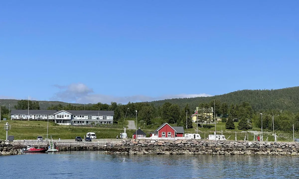 Lysnes Båthamn: {"base": "no", "no": "Havnedybde\r\n1,5 m p\u00e5 lavvann", "se": "Hamndjup<br>1,5 m vid l\u00e5gvatten", "en": "Harbor depth<br>1.5 m at low tide", "da": "Havdybde<br>1,5 m ved lavvande"}