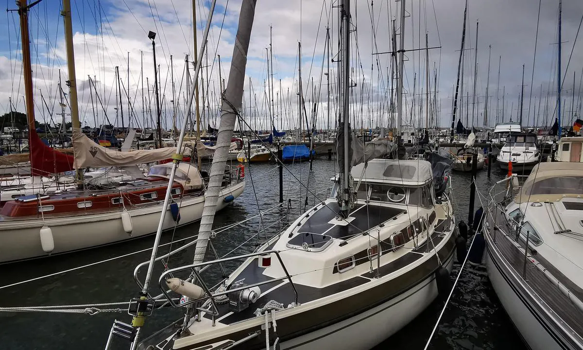 {"base": "de", "no": "Maasholm Marina ved innl\u00f8pet til Schlei", "se": "Maasholm Marina vid inloppet till Schlei", "en": "Maasholm Marina at the entrance to the Schlei", "da": "Maasholm Marina ved indsejlingen til Schlei", "fr": "Marina de Maasholm \u00e0 l'entr\u00e9e du Schlei", "de": "Maasholm Marina in der Einfahrt zu Schlei", "es": "Maasholm Marina en la entrada al Schlei", "it": "Maasholm Marina nell'ingresso dello Schlei", "pt": "Marina Maasholm na entrada de Schlei", "nl": "Maasholm Marina in de ingang naar Schlei", "pl": "Marina Maasholm przy wej\u015bciu do Schlei", "uk": "\u041c\u0430\u0448\u0441\u0433\u043e\u043b\u044c\u043c \u041c\u0430\u0440\u0438\u043d\u0430 \u043d\u0430 \u0432\u0445\u043e\u0434\u0456 \u0434\u043e \u0428\u043b\u0435\u044f", "ro": "Marina Maasholm la intrarea \u00een Schlei", "tr": "Maasholm Marina Schlei'ye giri\u015fte", "el": "\u0397 \u039c\u03b1\u03c1\u03af\u03bd\u03b1 Maasholm \u03c3\u03c4\u03b7\u03bd \u03b5\u03af\u03c3\u03bf\u03b4\u03bf \u03c0\u03c1\u03bf\u03c2 \u03c4\u03bf\u03bd Schlei", "cs": "Marina Maasholm p\u0159i vjezdu do Schlei", "hu": "Maasholm Marina a Schlei bej\u00e1rat\u00e1n\u00e1l", "fi": "Maasholm Marina Schlein sis\u00e4\u00e4nk\u00e4ynnill\u00e4", "bg": "\u041c\u0430\u0440\u0438\u043d\u0430 \u041c\u0430\u0430\u0441\u0445\u043e\u043b\u043c \u043d\u0430 \u0432\u0445\u043e\u0434\u0430 \u043d\u0430 \u0428\u043b\u0430\u0439", "sr": "\u041c\u0430\u0440\u0438\u043d\u0430 \u041c\u0430\u0430\u0448\u043e\u043b\u043c \u043d\u0430 \u0443\u043b\u0430\u0437\u0443 \u0443 \u0428\u043b\u0435\u0458", "et": "Maasholm Marina Schlei sissep\u00e4\u00e4su juures", "lv": "Maasholm Marina pie ieejas uz Schlei", "lt": "Maasholm Marina prie \u012fplaukimo \u012f \u0160lei"}