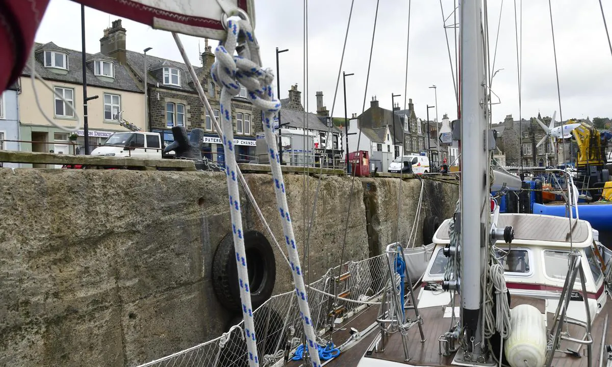 {"base": "en", "no": "Langsiden Macduff", "se": "L\u00e5ngsides Macduff", "en": "Longside Macduff", "da": "Langs siden Macduff"}