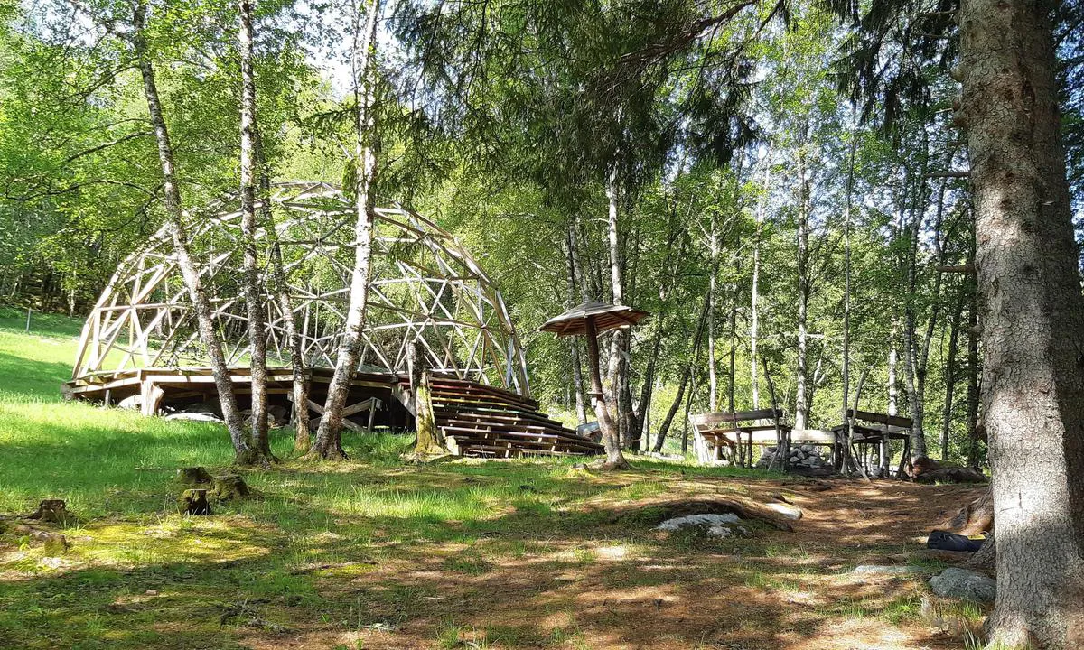 Magerøya: {"base": "no", "no": "''Glamper'' i skogen.", "se": "''Glampare'' i skogen.", "en": "''Glamping'' in the forest.", "da": "''Glampere'' i skoven."}