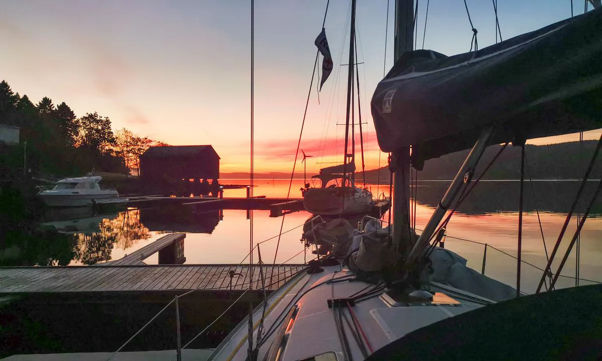 Magerøya: {"base": "no", "no": "Solnedgang p\u00e5 Mager\u00f8ya.", "se": "Solnedg\u00e5ng p\u00e5 Mager\u00f8ya.", "en": "Sunset at Mager\u00f8ya.", "da": "Solnedgang p\u00e5 Mager\u00f8ya."}