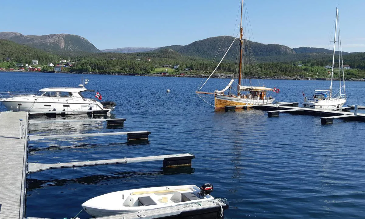 Magerøya: {"base": "no", "no": "2 nye brygger med utliggere.", "se": "2 nya bryggor med utflytare.", "en": "2 new piers with outriggers.", "da": "2 nye broer med udriggere."}