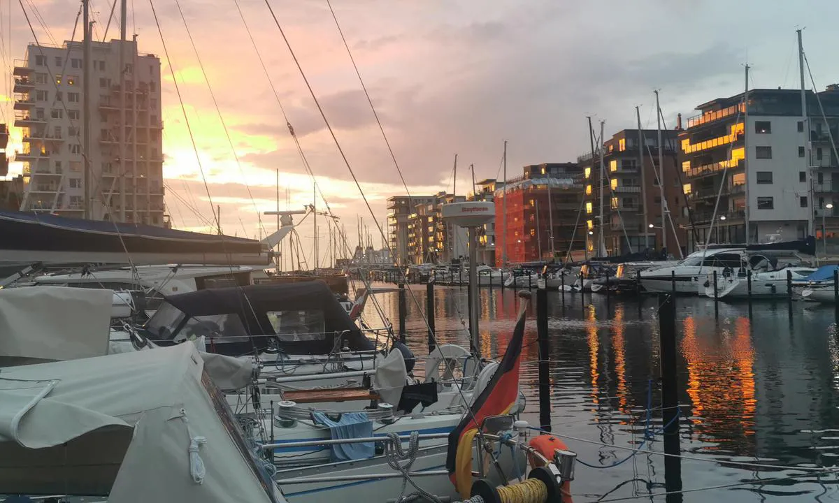 Malmö Dockan Marina: {"base": "se", "no": "Malm\u00f6 Dockan Marina.", "se": "Malm\u00f6 Dockan Marina.", "en": "Malm\u00f6 Dockan Marina.", "da": "Malm\u00f6 Dockan Marina."}