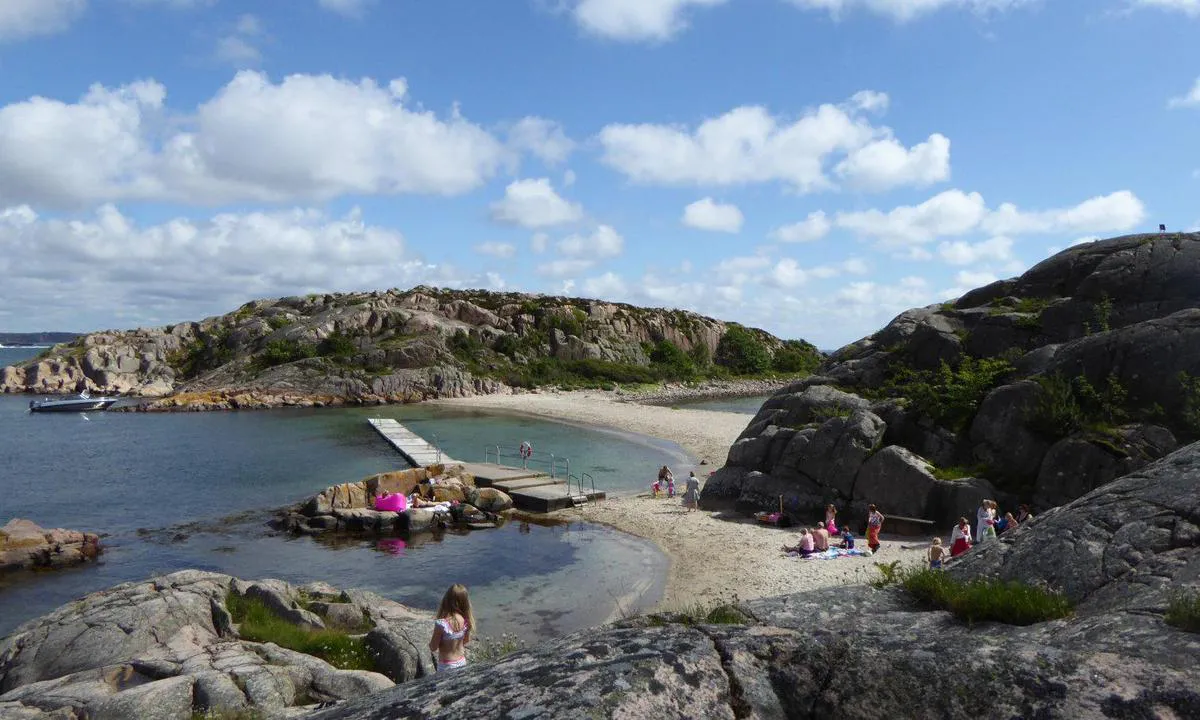 Malmön - Fiskehamnen: {"base": "no", "no": "Badested litt s\u00f8r for den gamle fiskehavnen", "se": "Badplats lite s\u00f6der om den gamla fiskehamnen", "en": "Bathing area a little south of the old fishing harbour", "da": "Badestrand lidt syd for den gamle fiskerihavn"}