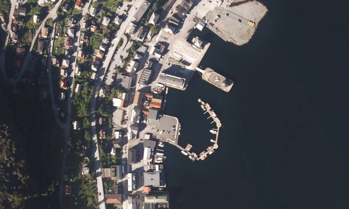 Flyfoto av Måløy Gjestehavn