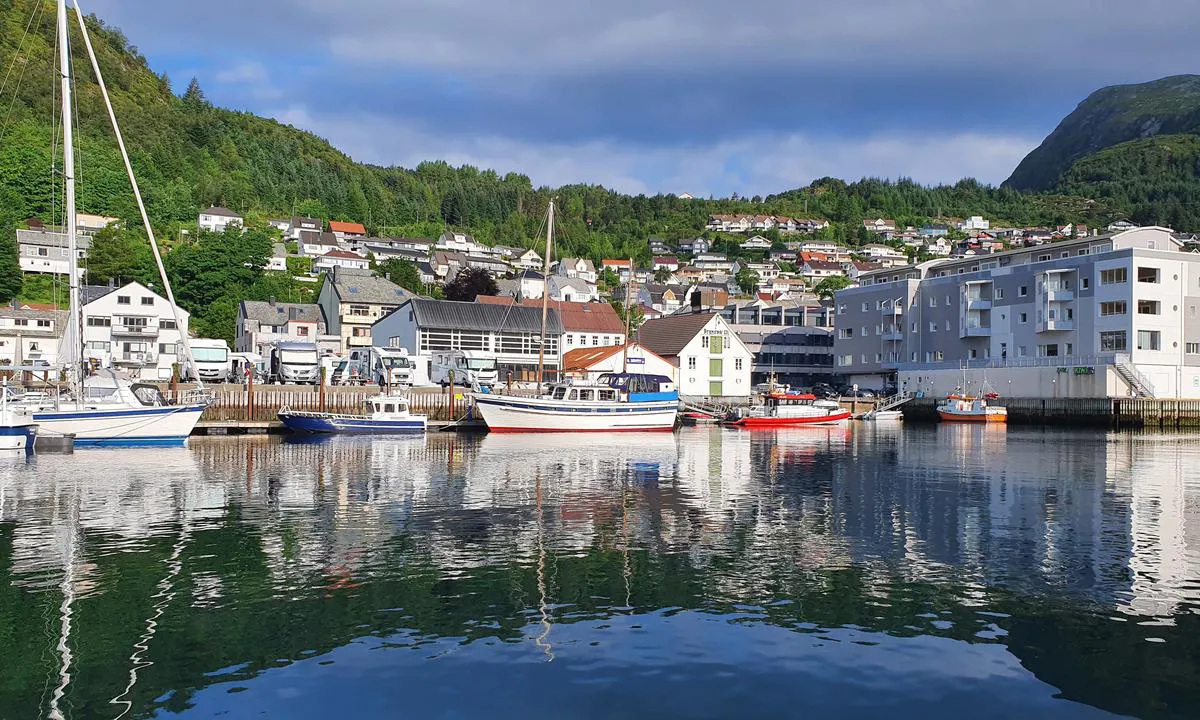 Måløy Gjestehavn: {"base": "no", "no": "M\u00e5l\u00f8y havn, alle fasiliteter.", "se": "M\u00e5l\u00f8y hamn, alla faciliteter.", "en": "M\u00e5l\u00f8y harbor, all facilities.", "da": "M\u00e5l\u00f8y havn, alle faciliteter."}