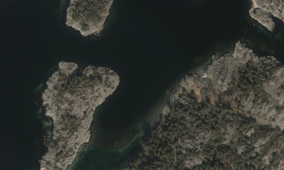 Flyfoto av Maløyene stor svsiplass