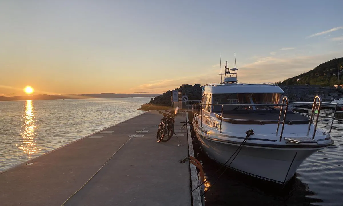 Malvik Båtforening - Nyhavn: {"base": "no", "no": "Solnedgang i slutten av juli", "se": "Solnedg\u00e5ng i slutet av juli", "en": "Sunset at the end of July", "da": "Solnedgang i slutningen af juli"}