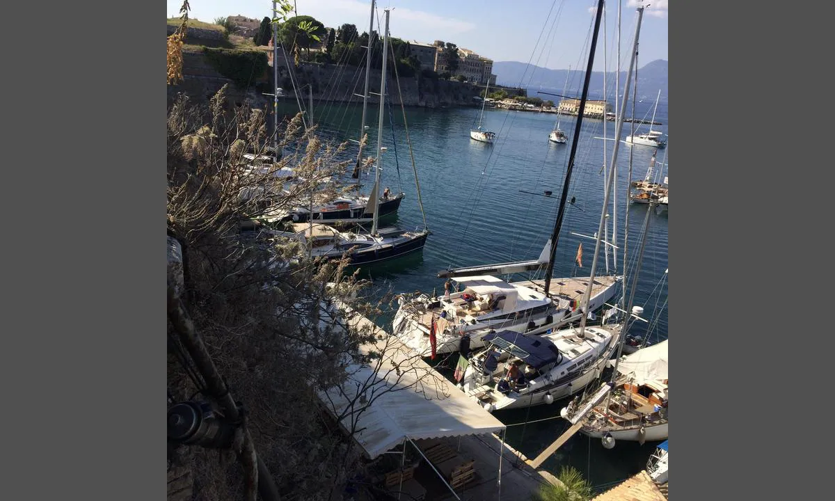 Mandráki marina