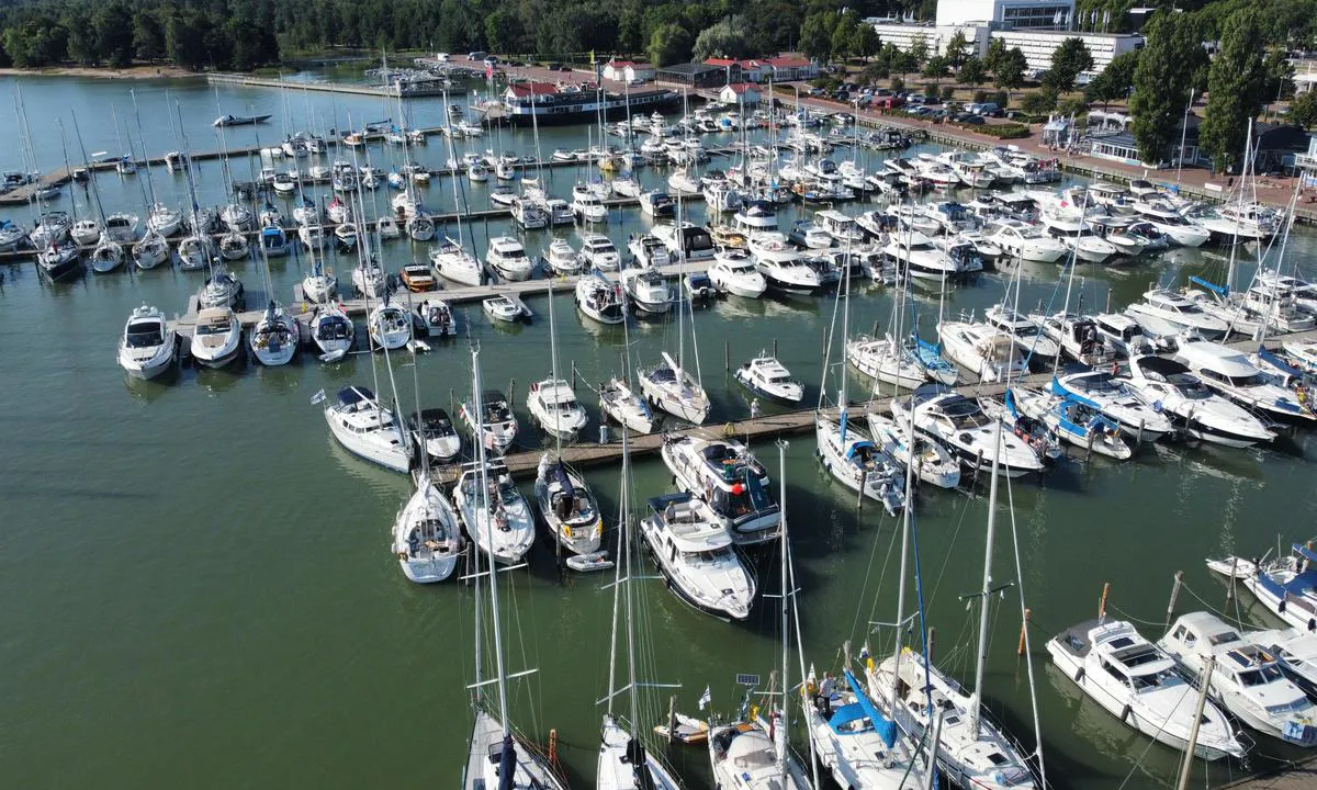 Mariehamns Seglarförening: {"base": "en", "no": "Mariehamn \u00d8stre Gjesthavn", "se": "Mariehamn \u00d6stra G\u00e4sthamn", "en": "Mariehamn Eastern Guest Harbour", "da": "Mariehamn \u00d8stlige G\u00e6stehavn"}