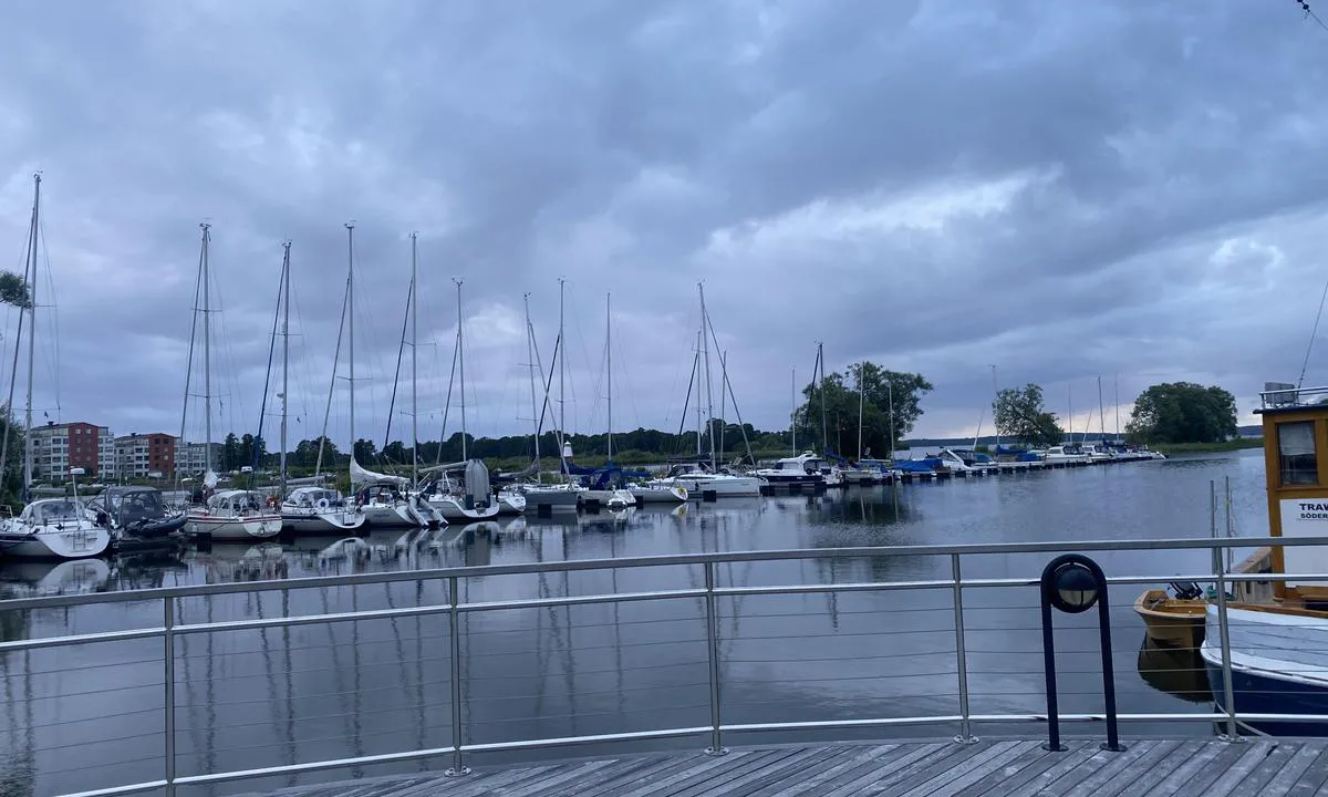 Mariestad: {"base": "no", "no": "Utsikt fra indre havn", "se": "Utsikt fr\u00e5n inre hamn", "en": "View from the inner harbor", "da": "Udsigt fra den indre havn"}