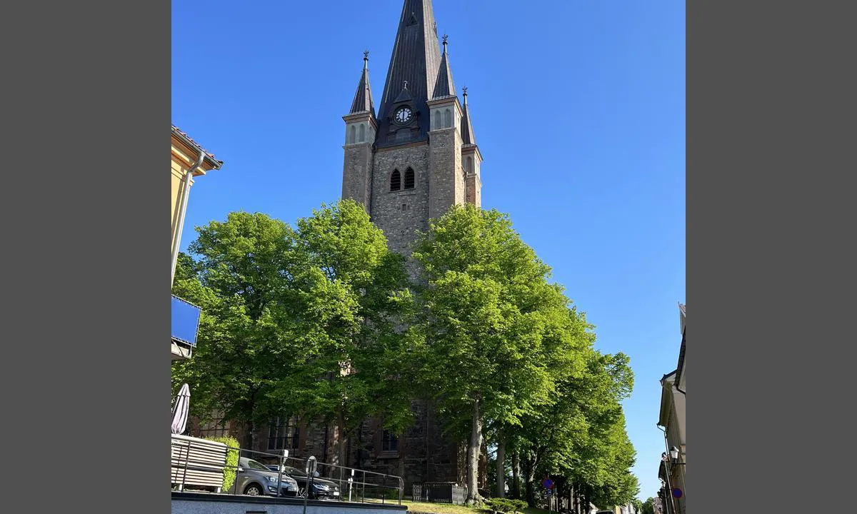 Mariestad: Den flotte kirken er synlig på lang avstand