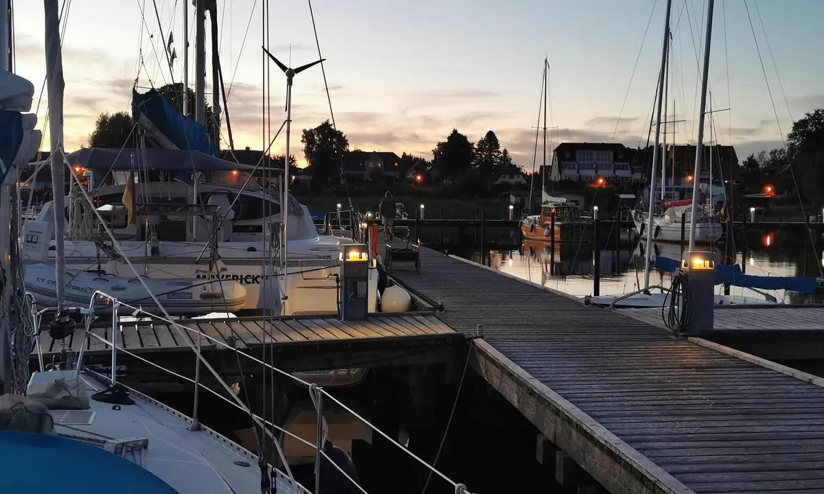 Hafen Breege: {"base": "da", "no": "Marina Breege", "se": "Marina Breege", "en": "Marina Breege", "da": "Marina Breege"}