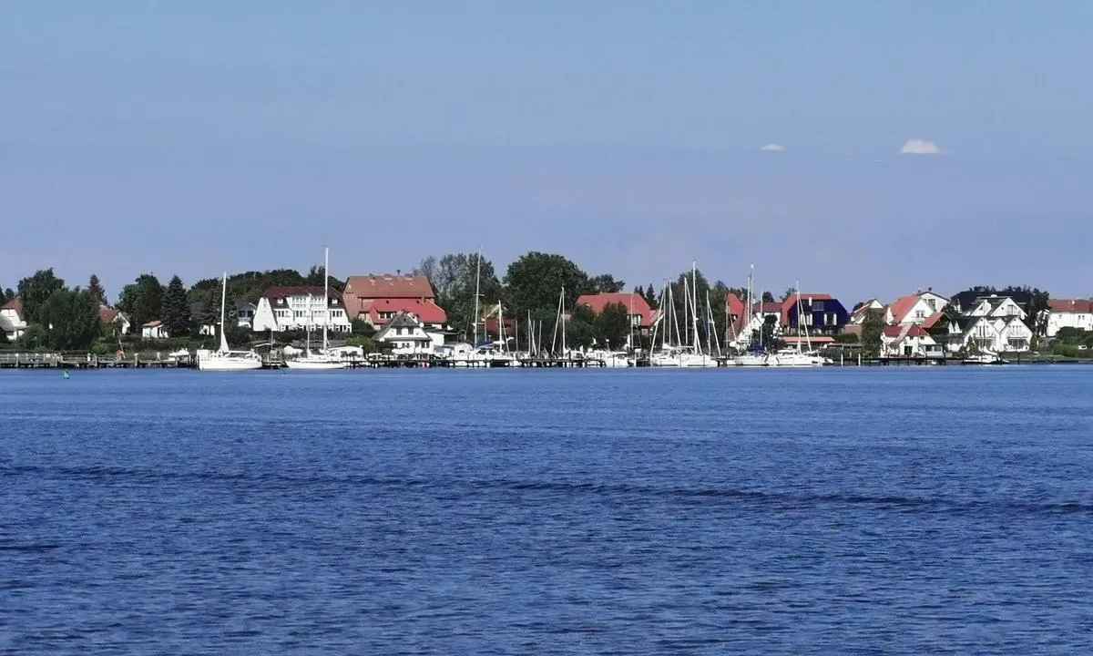 Hafen Breege: {"base": "de", "no": "Marina Breege", "se": "Marina Breege", "en": "<h1>Marina Breege</h1>", "da": "Marina Breege", "fr": "Marina Breege", "de": "Marina Breege", "es": "Marina Breege", "it": "Marina Breege", "pt": "Marina Breege", "nl": "Marina Breege", "pl": "Marina Breege", "uk": "\u041c\u0430\u0440\u0438\u043d\u0430 \u0411\u0440\u0435\u0435\u0491\u0435", "ro": "Marina Breege", "tr": "Marina Breege", "el": "\u039c\u03b1\u03c1\u03af\u03bd\u03b1 \u039c\u03c0\u03c1\u03ad\u03b3\u03ba\u03b5", "cs": "Marina Breege", "hu": "Marina Breege", "fi": "Marina Breege", "bg": "\u041c\u0430\u0440\u0438\u043d\u0430 \u0411\u0440\u0435\u0433\u0435", "sr": "\u041c\u0430\u0440\u0438\u043d\u0430 \u0411\u0440\u0438\u0433\u0435", "et": "Marina Breege", "lv": "Marina Breege", "lt": "Marina Breege"}