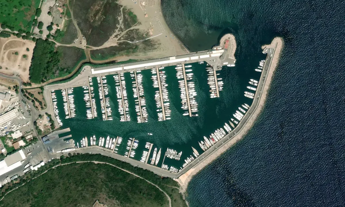 Flyfoto av Marina Cala Galera 1