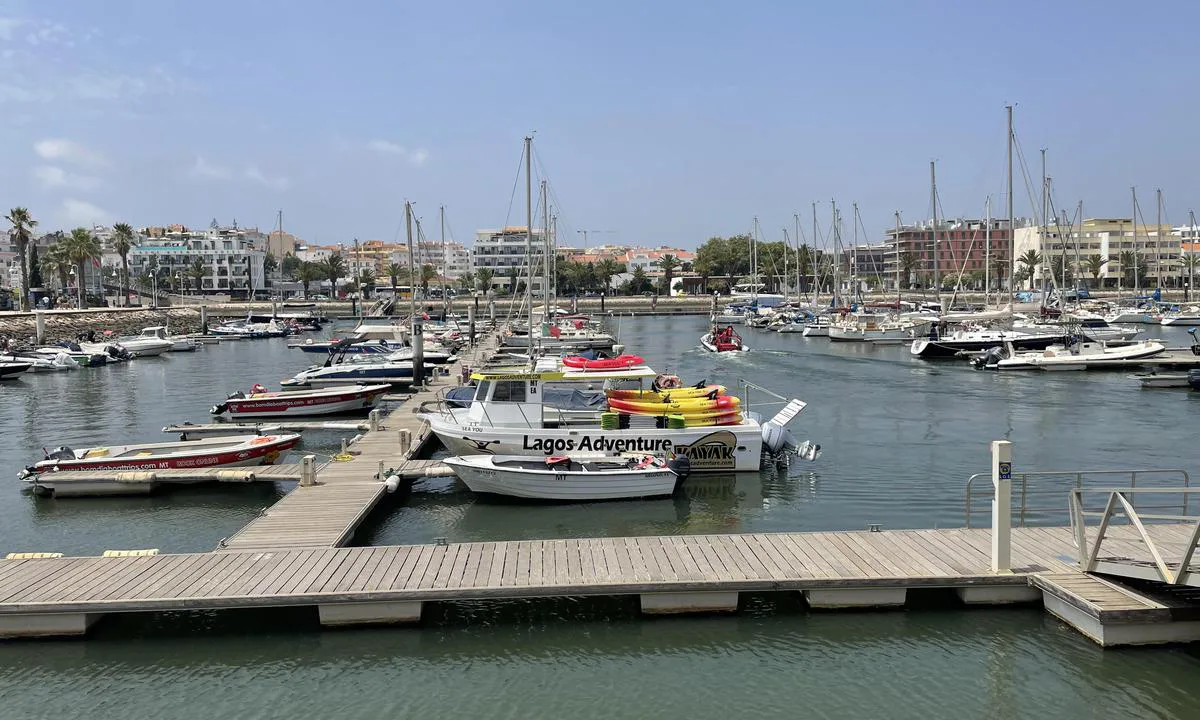 Marina de Lagos: Overall view, access channel and registration dock to the left, not visible in the photo. Just after the registration dock, there is lifting bridge. Call VHF for request opening.