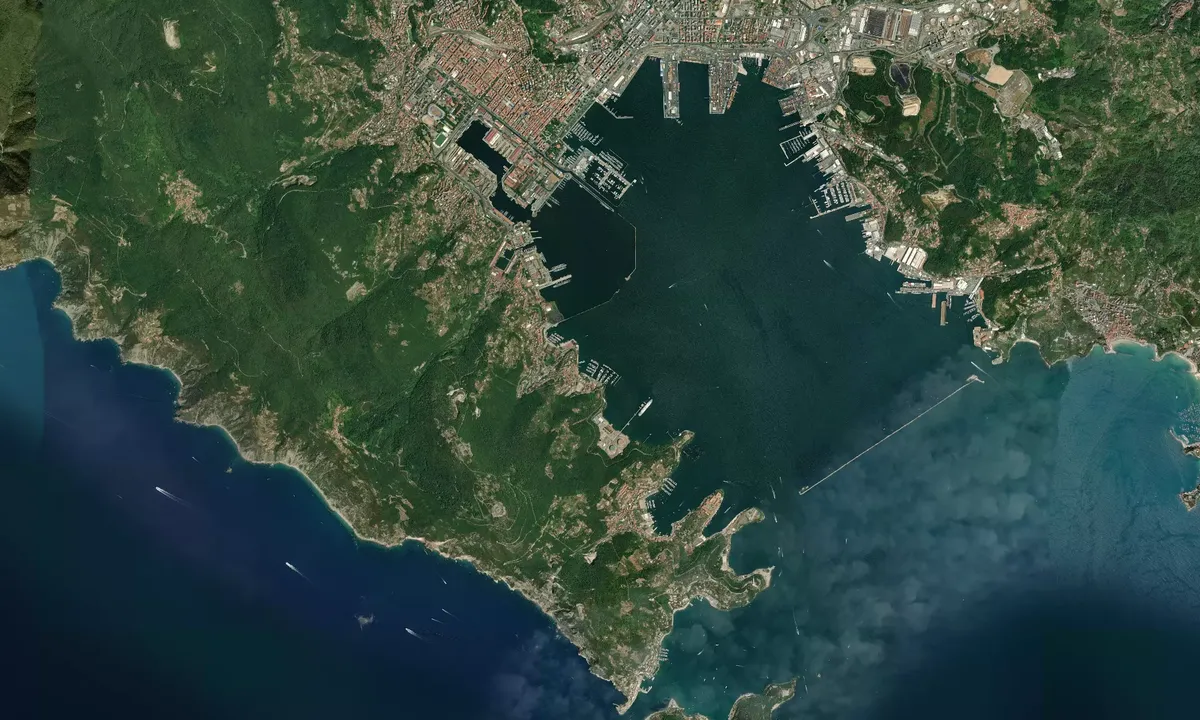 Flyfoto av Marina del Fezzano 1