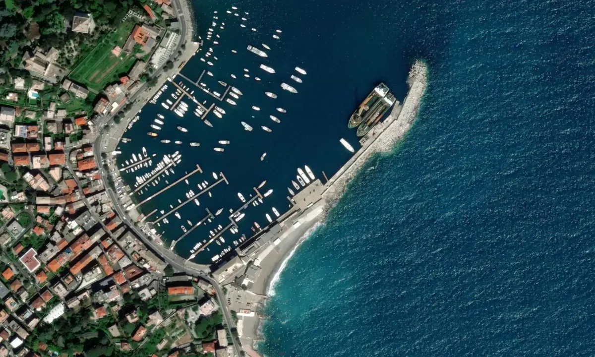 Flyfoto av Marina Di Santa