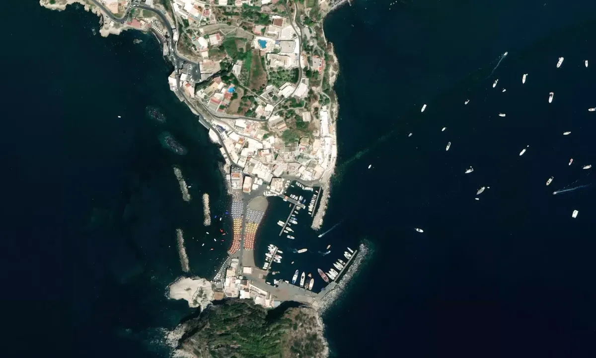 Flyfoto av Marina di Sant'Angelo 1