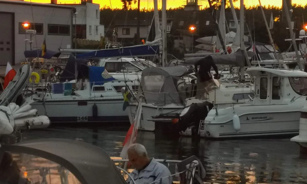{"base": "pl", "no": "Marina Dziwn\u00f3w", "se": "Marina Dziwn\u00f3w", "en": "Marina Dziwn\u00f3w", "da": "Marina Dziwn\u00f3w", "fr": "Marina Dziwn\u00f3w", "de": "Marina Dziwn\u00f3w", "es": "Marina Dziwn\u00f3w", "it": "Marina Dziwn\u00f3w", "pt": "Marina Dziwn\u00f3w", "nl": "Marina Dziwn\u00f3w", "pl": "Marina Dziwn\u00f3w", "uk": "\u041c\u0430\u0440\u0438\u043d\u0430 \u0414\u0437\u0456\u0432\u043d\u0443\u0432", "ro": "Marina Dziwn\u00f3w", "tr": "Dziwn\u00f3w Marina", "el": "\u039c\u03b1\u03c1\u03af\u03bd\u03b1 \u039d\u03c4\u03b6\u03af\u03b2\u03bd\u03bf\u03c5\u03b2", "cs": "Marina Dziwn\u00f3w", "hu": "Dziwn\u00f3w Marina", "fi": "Dziwn\u00f3win satama", "bg": "\u041c\u0430\u0440\u0438\u043d\u0430 \u0414\u0436\u0438\u0432\u043d\u0443\u0432", "sr": "\u041c\u0430\u0440\u0438\u043d\u0430 \u0414\u0437\u0438\u0458\u043d\u0443\u0432", "et": "Dziwn\u00f3wi jahtsadam", "lv": "Dziwnowas jahtu osta", "lt": "Marinos Dziwn\u00f3was"}
