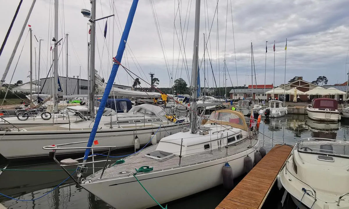 {"base": "pl", "no": "Marina Dziwn\u00f3w", "se": "Marina Dziwn\u00f3w", "en": "Dziwn\u00f3w Marina", "da": "Marina Dziwn\u00f3w", "fr": "Marina Dziwn\u00f3w", "de": "Marina Dziwn\u00f3w", "es": "Marina Dziwn\u00f3w", "it": "Marina Dziwn\u00f3w", "pt": "Marina Dziwn\u00f3w", "nl": "Marina Dziwn\u00f3w", "pl": "Marina Dziwn\u00f3w", "uk": "\u041c\u0430\u0440\u0438\u043d\u0430 \u0414\u0437\u0456\u0301\u0432\u043d\u0443\u0432", "ro": "Marina Dziwn\u00f3w", "tr": "Dziwn\u00f3w Marina", "el": "\u039c\u03b1\u03c1\u03af\u03bd\u03b1 Dziwn\u00f3w", "cs": "Marina Dziwn\u00f3w", "hu": "Marina Dziwn\u00f3w", "fi": "Dziwn\u00f3w Marina", "bg": "\u041c\u0430\u0440\u0438\u043d\u0430 \u0414\u0437\u0438\u0432\u043d\u0443\u0432", "sr": "\u041c\u0430\u0440\u0438\u043d\u0430 \u040f\u0438\u0432\u043d\u0443\u0432", "et": "Dziwn\u00f3wi jahisadam", "lv": "Marina Dziwn\u00f3w", "lt": "Marina Dziwn\u00f3w"}