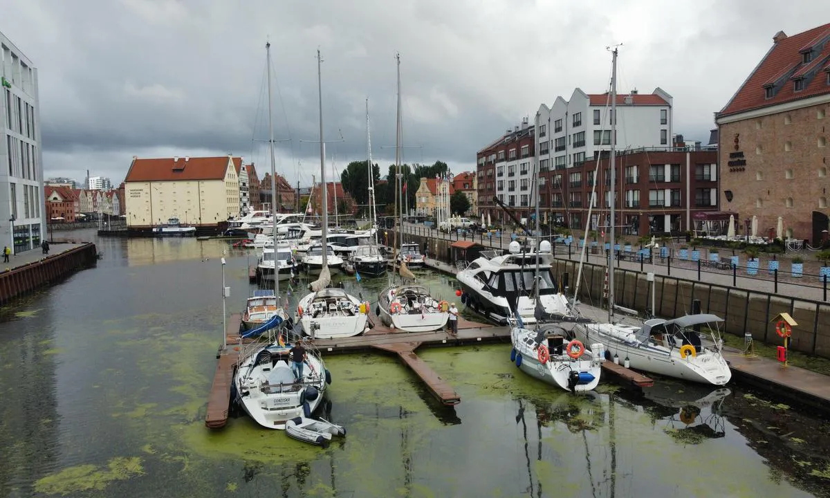 {"base": "en", "no": "City Marina Gda\u0144sk", "se": "City Marina Gdansk", "en": "City Marina Gdansk", "da": "City Marina Gda\u0144sk", "fr": "Marina de la Ville de Gdansk", "de": "City Marina Danzig", "es": "City Marina Gdansk", "it": "City Marina Danzica", "pt": "Marina da Cidade de Gdansk", "nl": "City Marina Gda\u0144sk", "pl": "Marina Miejska Gda\u0144sk", "uk": "\u041c\u0456\u0441\u044c\u043a\u0430 \u041c\u0430\u0440\u0438\u043d\u0430 \u0413\u0434\u0430\u043d\u0441\u044c\u043a", "ro": "City Marina Gdansk", "tr": "Gda\u0144sk \u015eehir Marinas\u0131", "el": "\u0394\u03b7\u03bc\u03bf\u03c4\u03b9\u03ba\u03ae \u039c\u03b1\u03c1\u03af\u03bd\u03b1 \u0393\u03ba\u03bd\u03c4\u03b1\u03bd\u03c3\u03ba", "cs": "City Marina Gda\u0148sk", "hu": "City Marina Gdansk", "fi": "City Marina Gda\u0144sk", "bg": "\u0413\u0440\u0430\u0434\u0441\u043a\u043e \u044f\u0445\u0442\u0435\u043d\u043e \u043f\u0440\u0438\u0441\u0442\u0430\u043d\u0438\u0449\u0435 \u0413\u0434\u0430\u043d\u0441\u043a", "sr": "Gradska Marina Gdanjsk", "et": "Gdanski Jahisadam", "lv": "Pils\u0113tas osta Gda\u0146ska", "lt": "Gdansko miesto prieplauka"}
