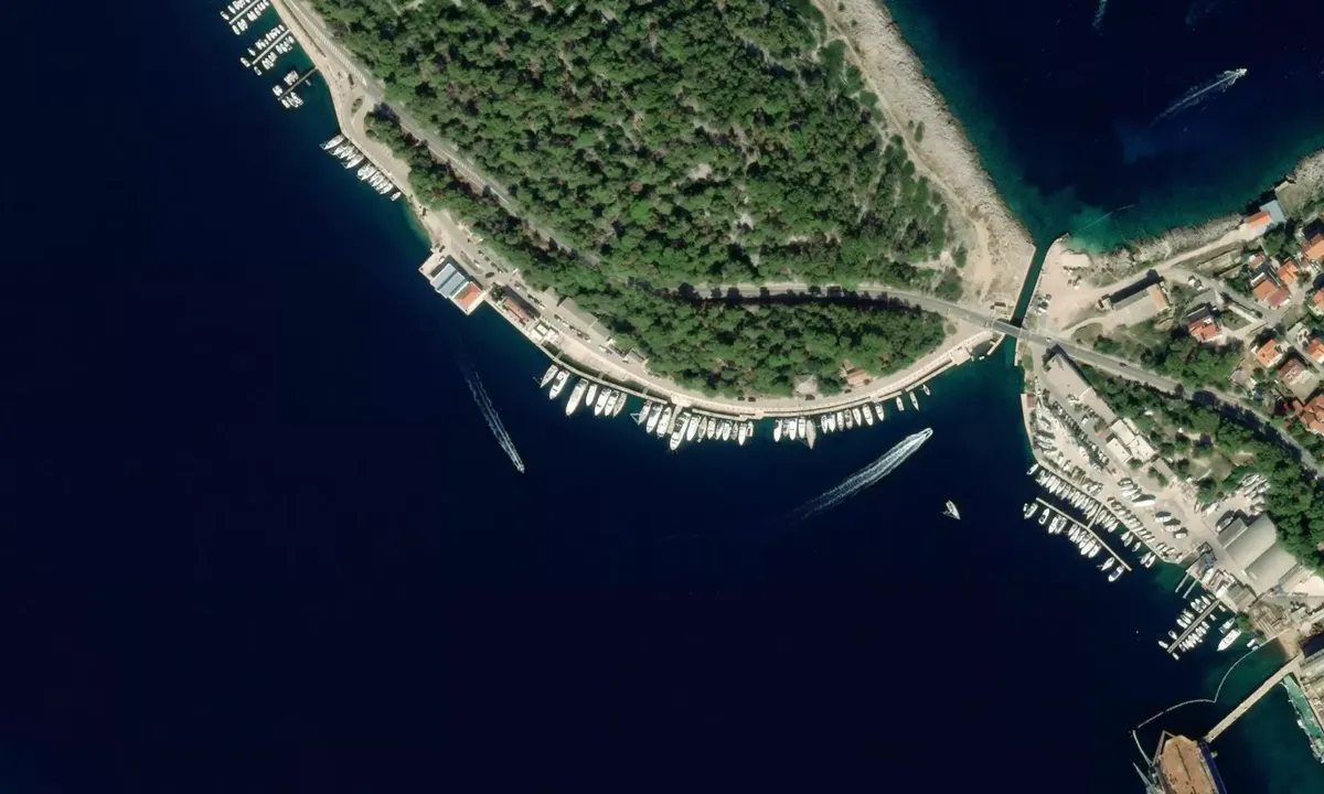 Flyfoto av Marina Lošinj