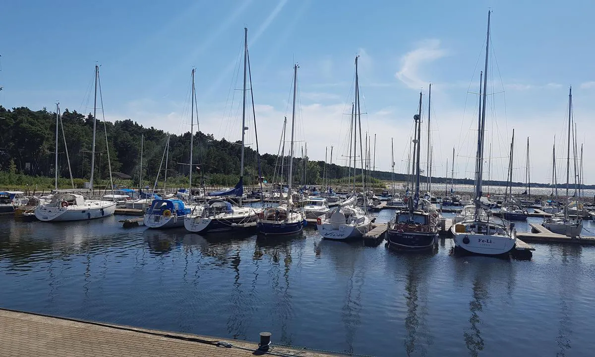 {"base": "de", "no": "Marina Lubmin", "se": "Marina Lubmin", "en": "Marina Lubmin", "da": "Marina Lubmin", "fr": "Marina Lubmin", "de": "Marina Lubmin", "es": "Marina Lubmin", "it": "Marina Lubmin", "pt": "Marina Lubmin", "nl": "Jachthaven Lubmin", "pl": "Marina Lubmin", "uk": "\u041c\u0430\u0440\u0438\u043d\u0430 \u041b\u044e\u0431\u043c\u0456\u043d", "ro": "Marina Lubmin", "tr": "Marina Lubmin", "el": "\u039c\u03b1\u03c1\u03af\u03bd\u03b1 \u039b\u03bf\u03cd\u03bc\u03c0\u03bc\u03b9\u03bd", "cs": "Marina Lubmin", "hu": "Marina Lubmin", "fi": "Marina Lubmin", "bg": "\u041c\u0430\u0440\u0438\u043d\u0430 \u041b\u0443\u0431\u043c\u0438\u043d", "sr": "\u041c\u0430\u0440\u0438\u043d\u0430 \u041b\u0443\u0431\u043c\u0438\u043d", "et": "Marina Lubmin", "lv": "Mar\u012bna Lubmina", "lt": "Marina Lubmin"}